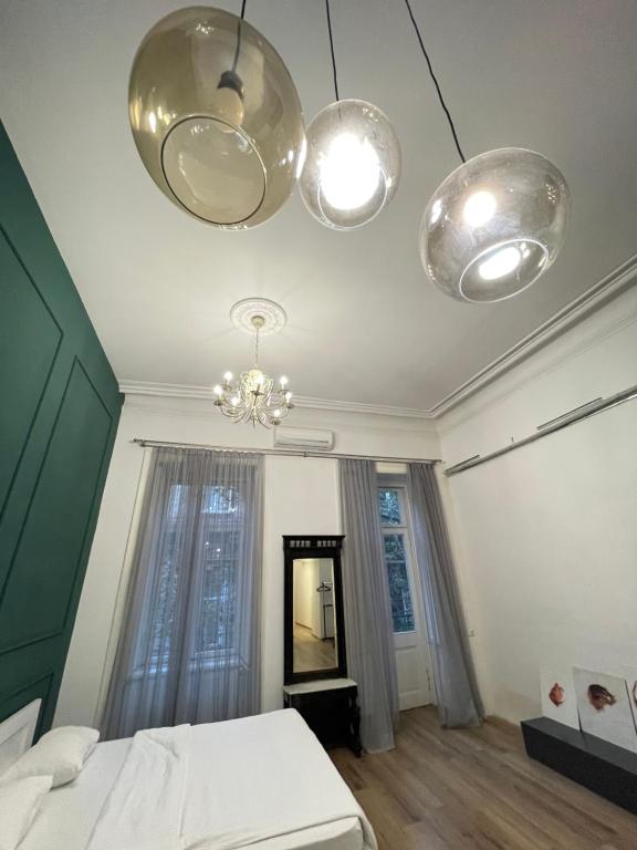 Downtown Room room 1